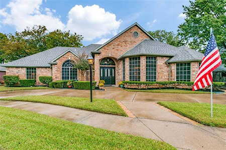 1525 Forest Meadows Court Bedford, TX 76021