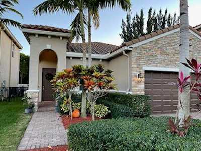 4664 Capital Drive Lake Worth, FL 33463