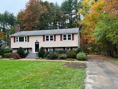 104 Edgewater Dr Pembroke, MA 02359