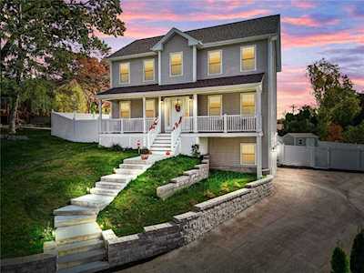 4 Stephanie Dr North Providence, RI 02904