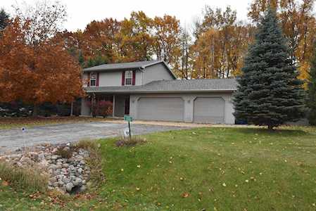 2083 Meadow Heights Trl Green Bay, WI 54313