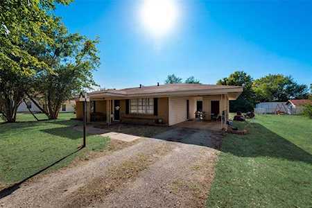 104 S Runnels Avenue Streetman, TX 75859
