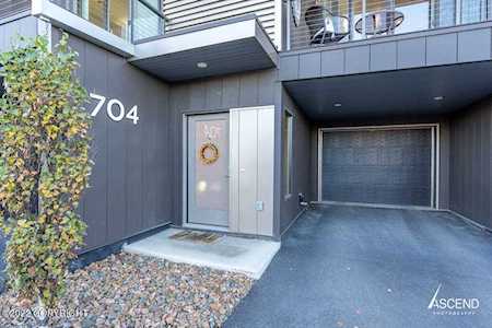 704 Top Rail Ln #704 Anchorage, AK 99501