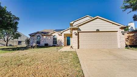 6728 White Tail Lane Arlington, TX 76002