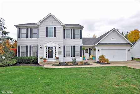 597 Bridgeside Dr Avon Lake, OH 44012