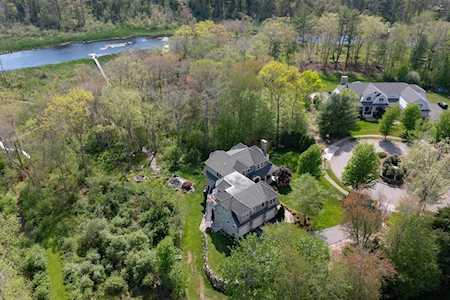 60 Canoe Club Ln Pembroke, MA 02359