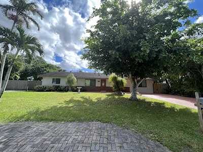 9052 Brandy Lane Lake Worth, FL 33467