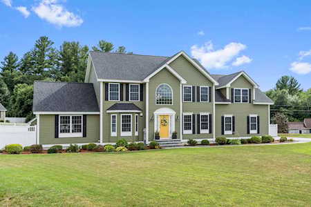 3 Stagecoach Circle Pelham, NH 03076