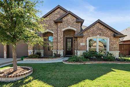 2939 Trail Lake Drive Grand Prairie, TX 75054
