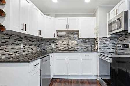 12 E Lamington Rd Hampton, VA 23669