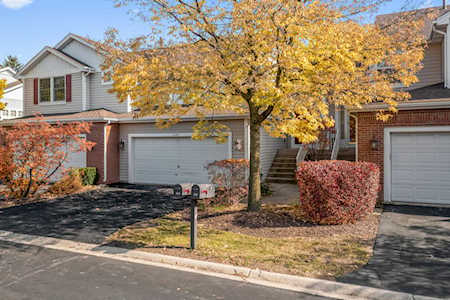 6547 Snug Harbor Dr Willowbrook, IL 60527