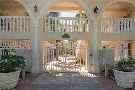 980 S 7th Ave #104 Naples, FL 34102