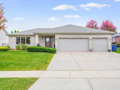 374 Heartland Dr New Lenox, IL 60451