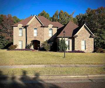 9060 Huntington Oak Dr Cordova, TN 38016