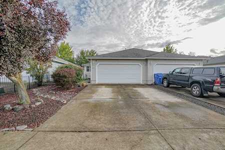 427 Crystal Dr Eagle Point, OR 97524
