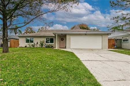 628 Barkfield St Brandon, FL 33511