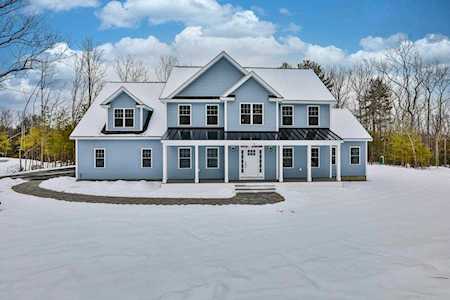 40 Countryside Dr Brookline, NH 03033