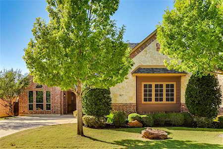 2817 Spring Hollow Court Highland Village, TX 75077
