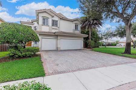 10922 NW 71st St Doral, FL 33178