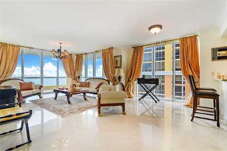 17875 Collins Ave #2206 Sunny Isles Beach, FL 33160