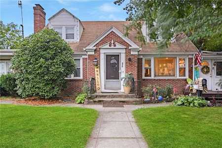 578 Laurel Hill Ave Cranston, RI 02920