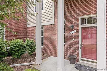 1730 Deepwood Rochester, MI 48307