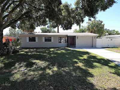 8018 Dell Dr Tampa, FL 33615