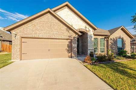 304 Prince John Drive Saginaw, TX 76179