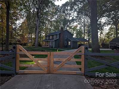 3001 Fairforest Dr Matthews, NC 28104