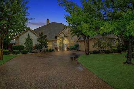 8129 Oak Hollow Drive Arlington, TX 76001