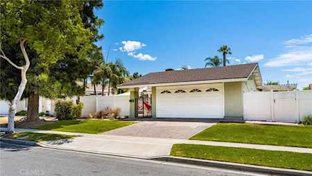 1067 Santa Rosa Ave Costa Mesa, CA 92626