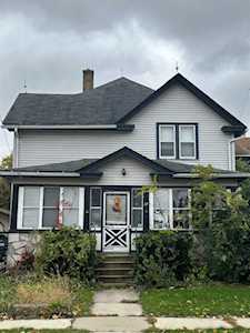 17 E Grand St Chilton, WI 53014