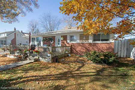 48844 Jamaica Chesterfield, MI 48047