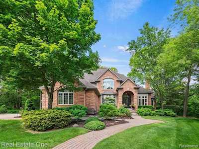 4660 Mill Creek Rochester, MI 48306