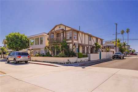 825 W Bay Ave Newport Beach, CA 92661
