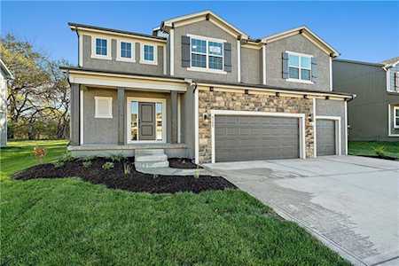 3125 SW Arbortree Dr Lee's Summit, MO 64082
