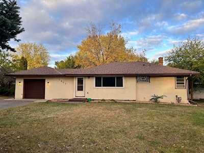 1461 Viking Drive E Maplewood, MN 55109