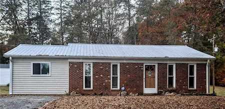1035 Kingswood Court Walnut Cove, NC 27052