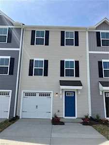 72 Clara Ct Suffolk, VA 23434