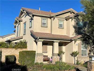 24031 Dearborn Dr Valencia, CA 91354