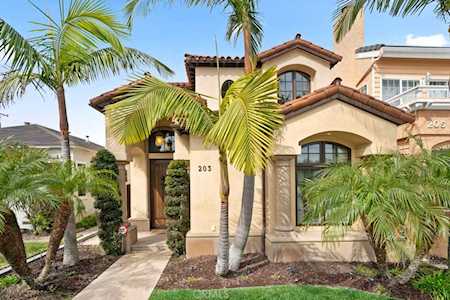 203 4th St Seal Beach, CA 90740