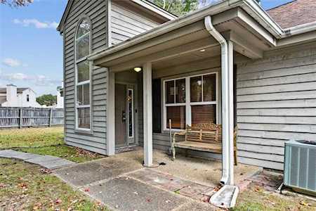 907 Woodcreek Dr Newport News, VA 23608