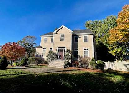 7 Foster Rd Bedford, MA 01730