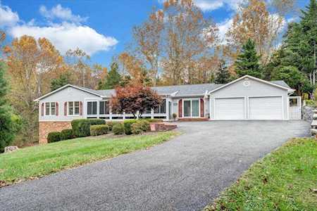 1564 Haymakertown Troutville, VA 24175