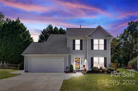 2137 Pineapple Ct Matthews, NC 28105