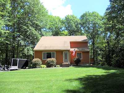 38 Candy Ln Danville, NH 03819