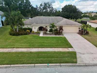 2848 Meadow Hill Dr N Clearwater, FL 33761