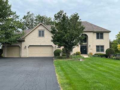 41W818 Hunters Hill Dr St. Charles, IL 60175