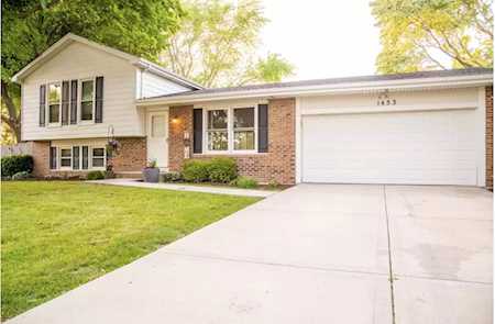 1453 Briarwood Dr Naperville, IL 60540