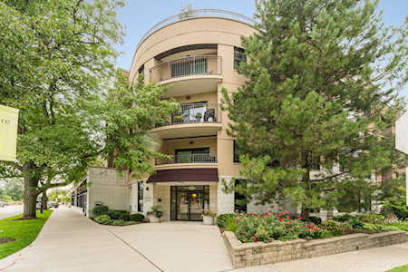586 Crescent Blvd #501 Glen Ellyn, IL 60137